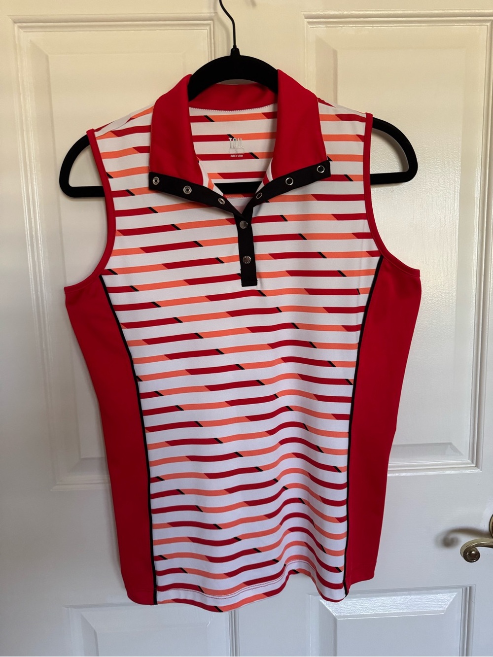 TAIL women's sleeveless golf shirt size small. EUC. Vibrant red & orange strips.
